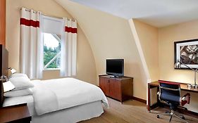 Four Points By Sheraton Surrey 3*